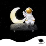 Cosmonaut Moon Speaker Lamp — მთავარი ფოტო